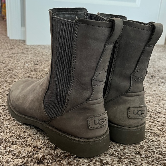Gray UGG boots Size 8.5 (USA) - Picture 2 of 3